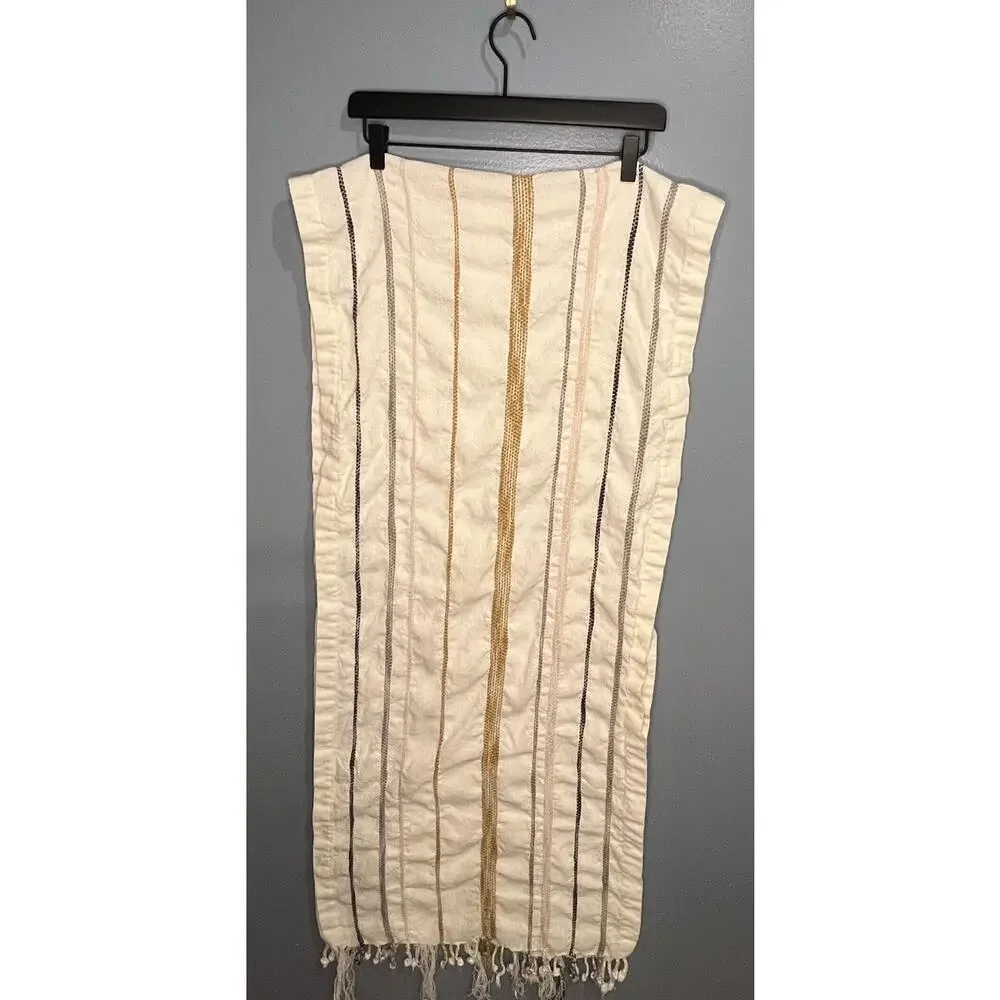 EUC Hearth and Hand with Magnolia Table Runner